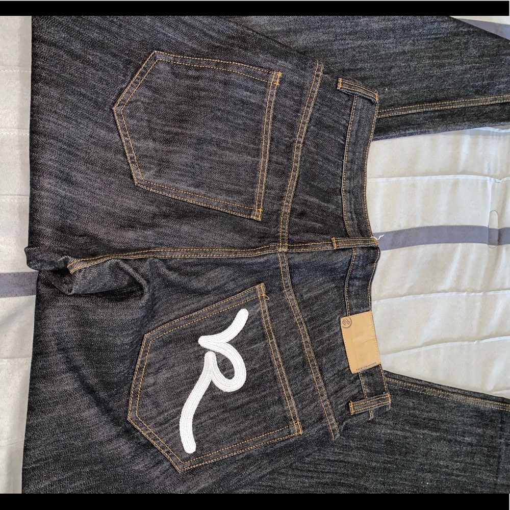 Like New Rocawear Relaxed Fit Size 36 Jeans